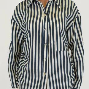 Tensione in - Camicia rigata con coulisse laterale