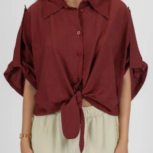 Tensione in - Camicia in viscosa leggera con rever ampio a lancia e nodo sul fondo
