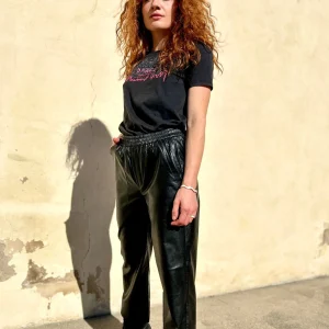 Pantalone in eco-pelle con interno in viscosa
