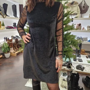 Abito maniche tulle nero