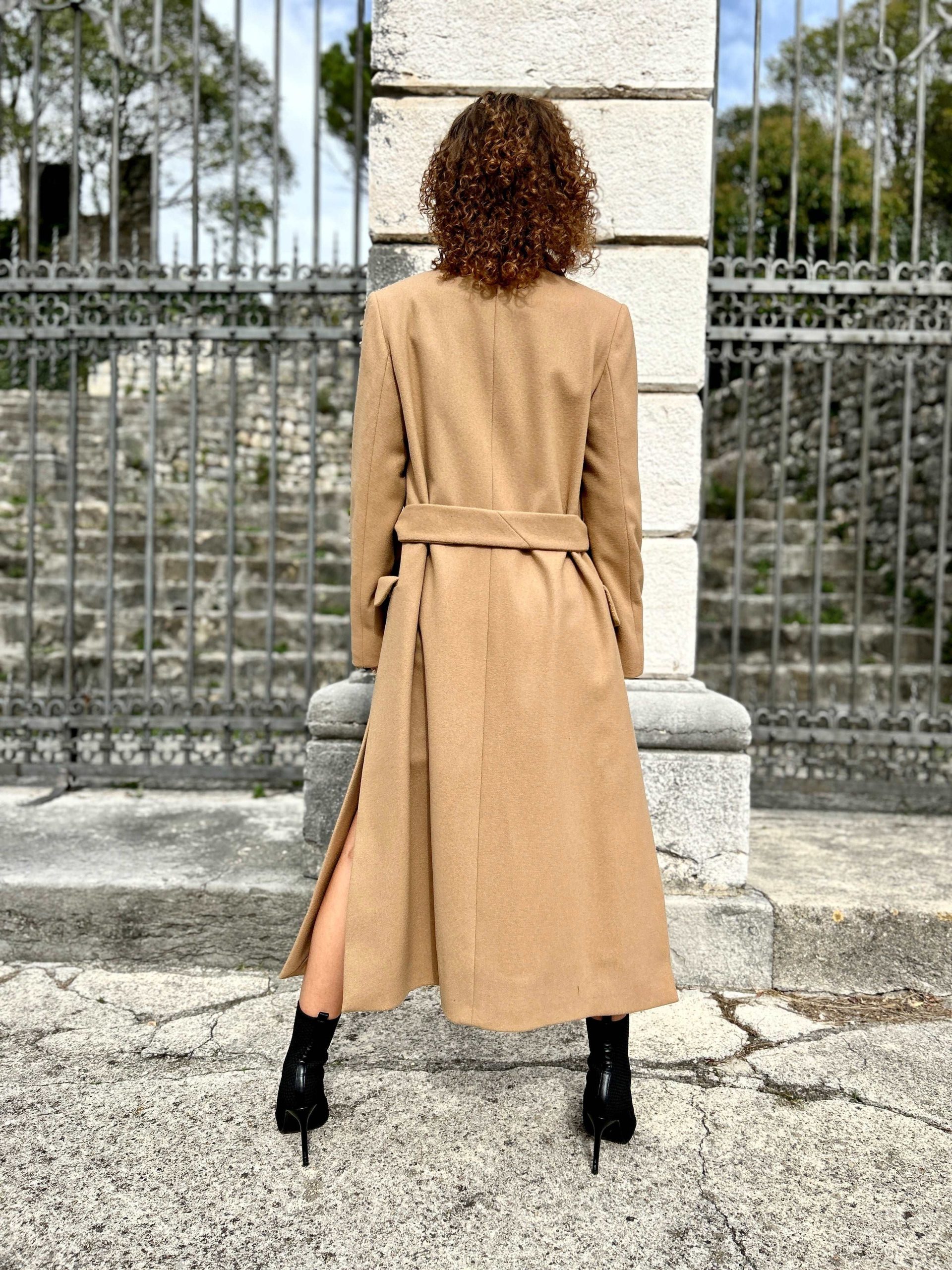 Cappotto con spacchi cammello - immagine 8