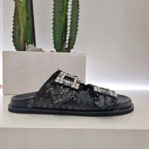 Sandalo ciabatta nera fibbia strass